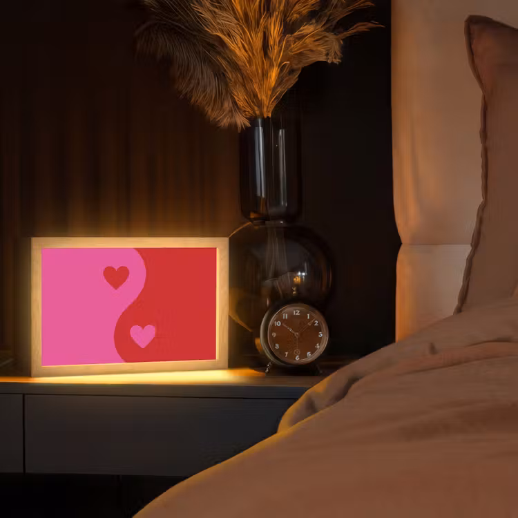 Minimalistisch - Rood - Roze - Hartjes Light Box met kabel (Tafellamp) klein -sfeer1