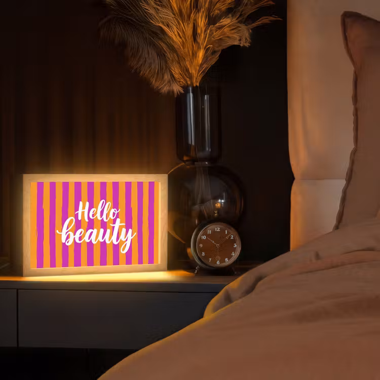 Modern - Hello - Oranje Light Box met kabel (Tafellamp) klein -sfeer1