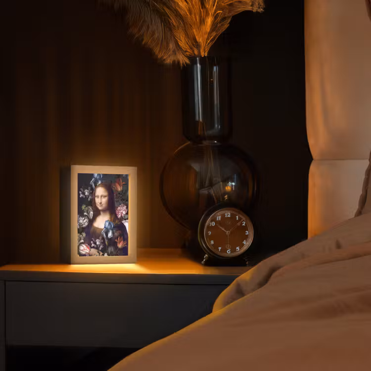 Mona Lisa - Leonardo da Vinci - Bloemen Light Box met kabel (Tafellamp) klein -sfeer1