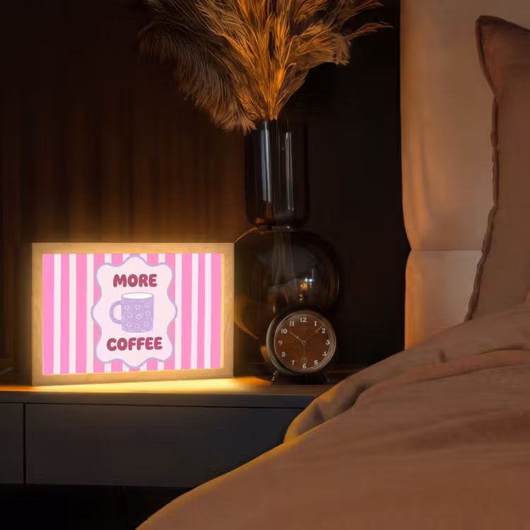 More coffee - Roze - Paars - Strepen - Mok Light Box met kabel (Tafellamp) klein -sfeer1