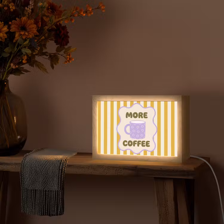 More coffee - Geel - Paars - Strepen - Mok Light Box met kabel (Tafellamp) klein -sfeer4