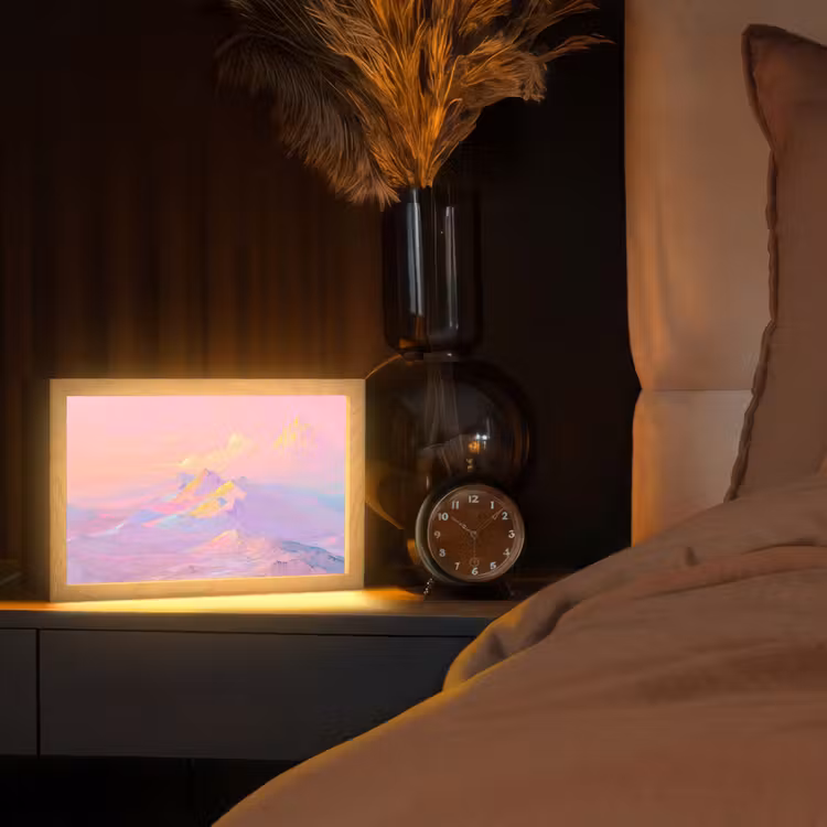 Bergtoppen - Wolken - Dromerig Light Box met kabel (Tafellamp) klein -sfeer1