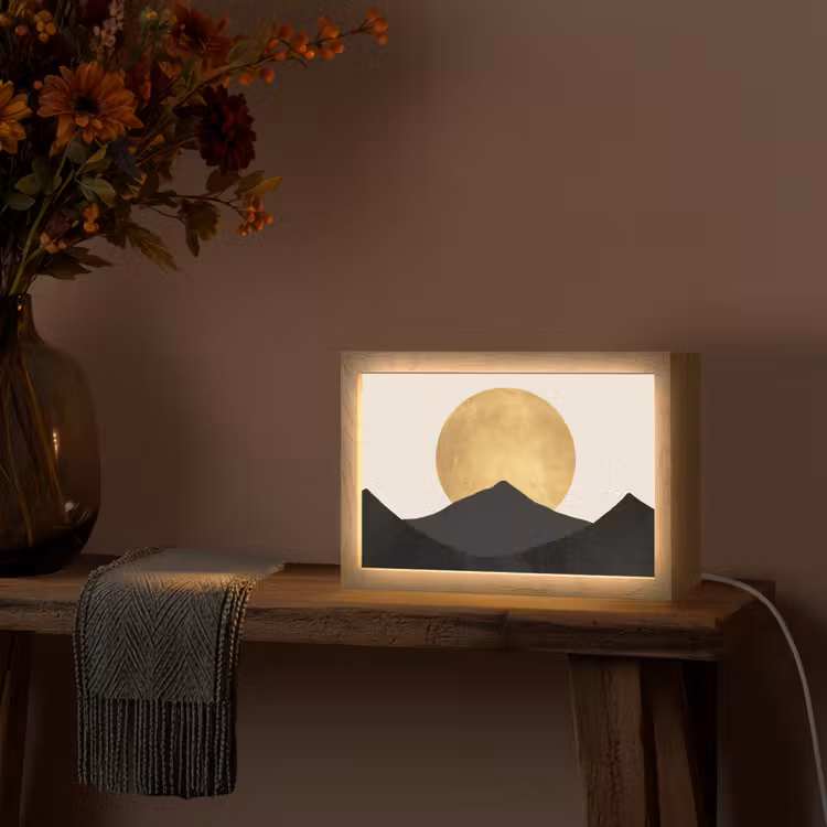 Bergsilhouetten - Gouden cirkel - Beige Light Box met kabel (Tafellamp) klein -sfeer4
