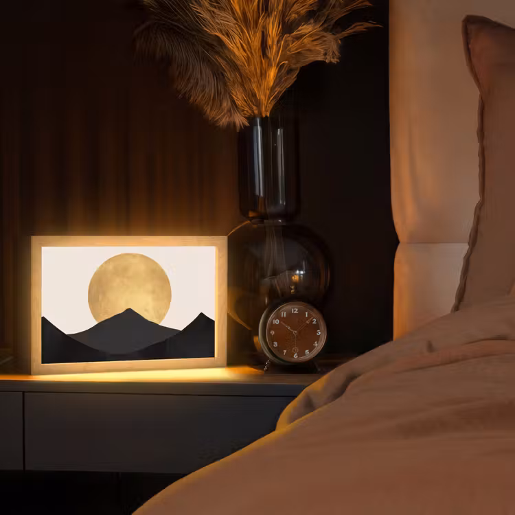 Bergsilhouetten - Gouden cirkel - Beige Light Box met kabel (Tafellamp) klein -sfeer1