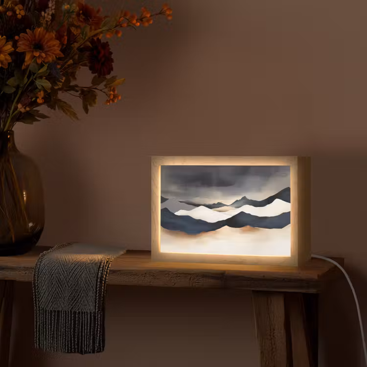 Bergen - Donkerblauw - Landschap Light Box met kabel (Tafellamp) klein -sfeer4