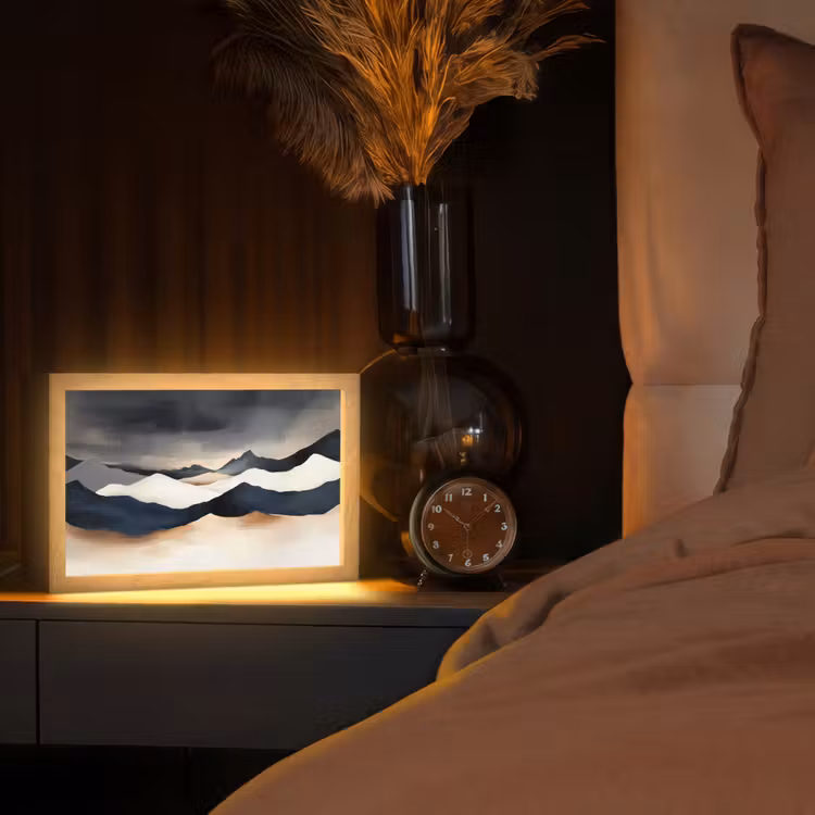 Bergen - Donkerblauw - Landschap Light Box met kabel (Tafellamp) klein -sfeer1