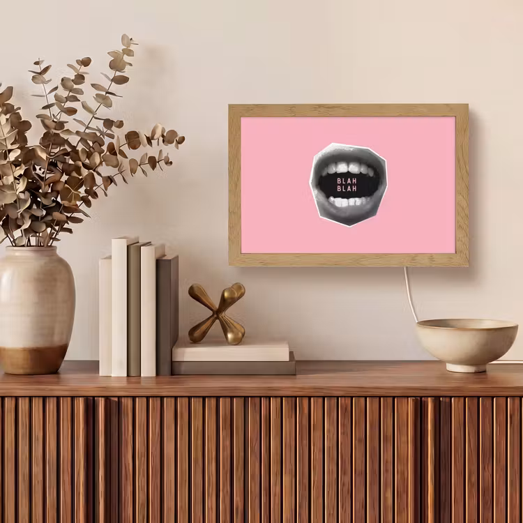 Mond - BLAH BLAH - Roze Light Box met kabel (Tafellamp) klein -sfeer2