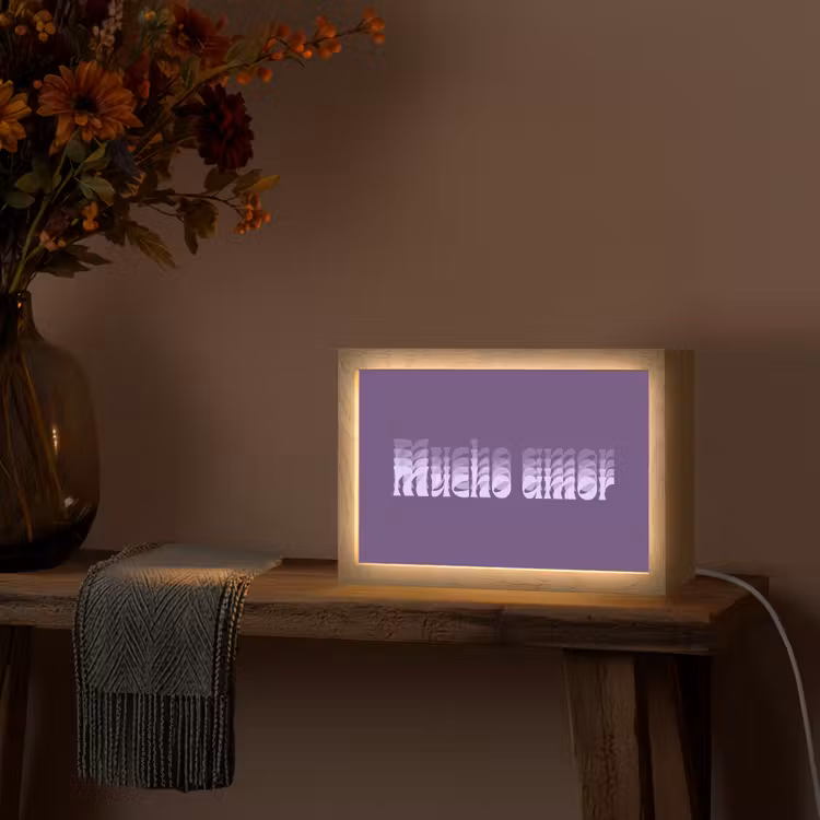 Mucho amor - Paars - Grafisch Light Box met kabel (Tafellamp) klein -sfeer4