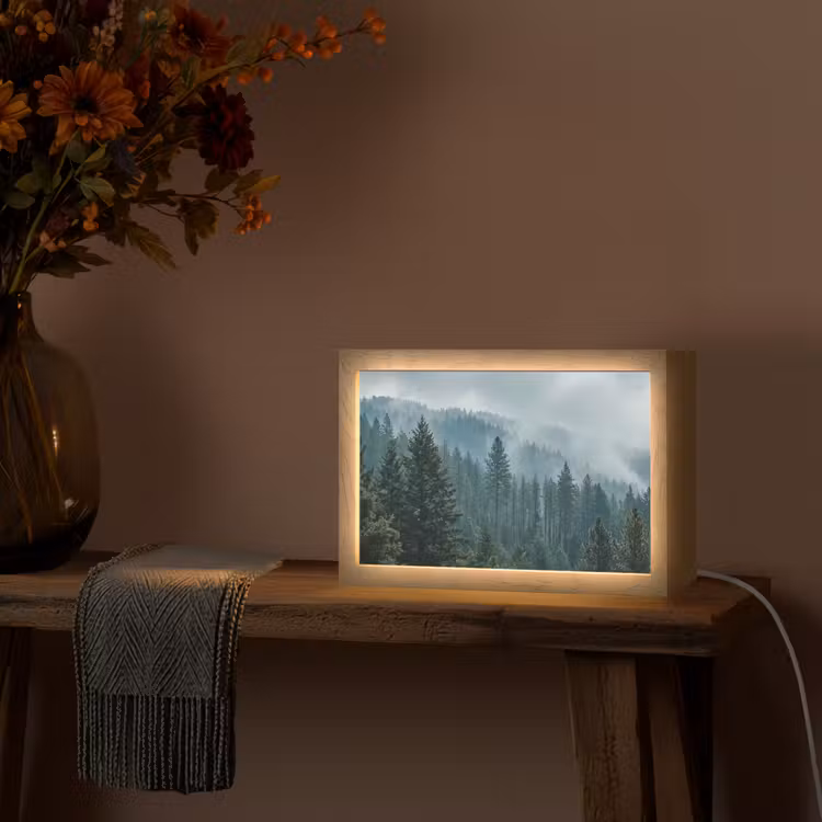 Naaldwoud - Bergen - Mist Light Box met kabel (Tafellamp) klein -sfeer4