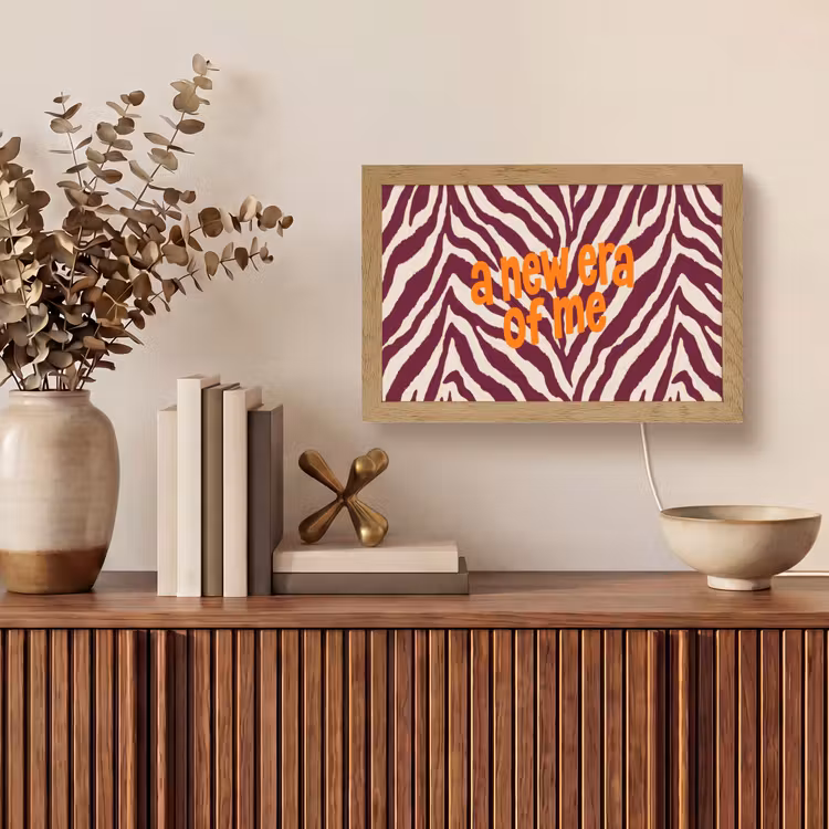 New era - Bordeaux - Zebraprint Light Box met kabel (Tafellamp) klein -sfeer2