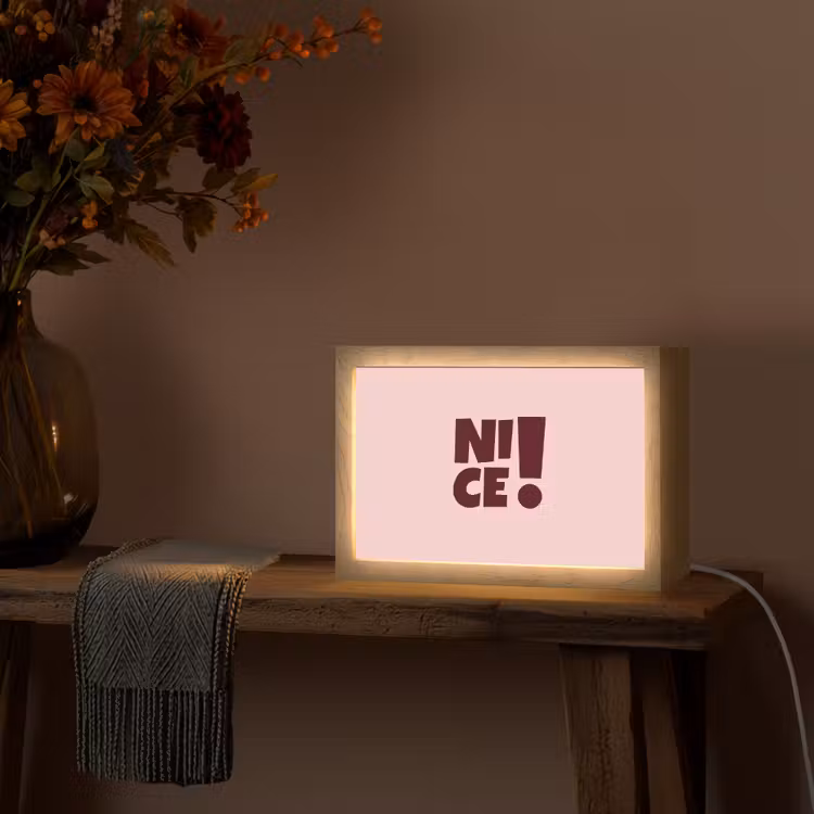 Nice - Uitroepteken - Roze Light Box met kabel (Tafellamp) klein -sfeer4