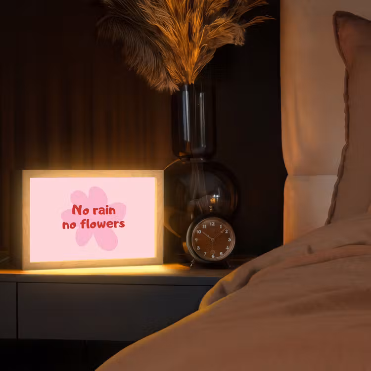No rain no flowers - Bloem - Roze Light Box met kabel (Tafellamp) klein -sfeer1