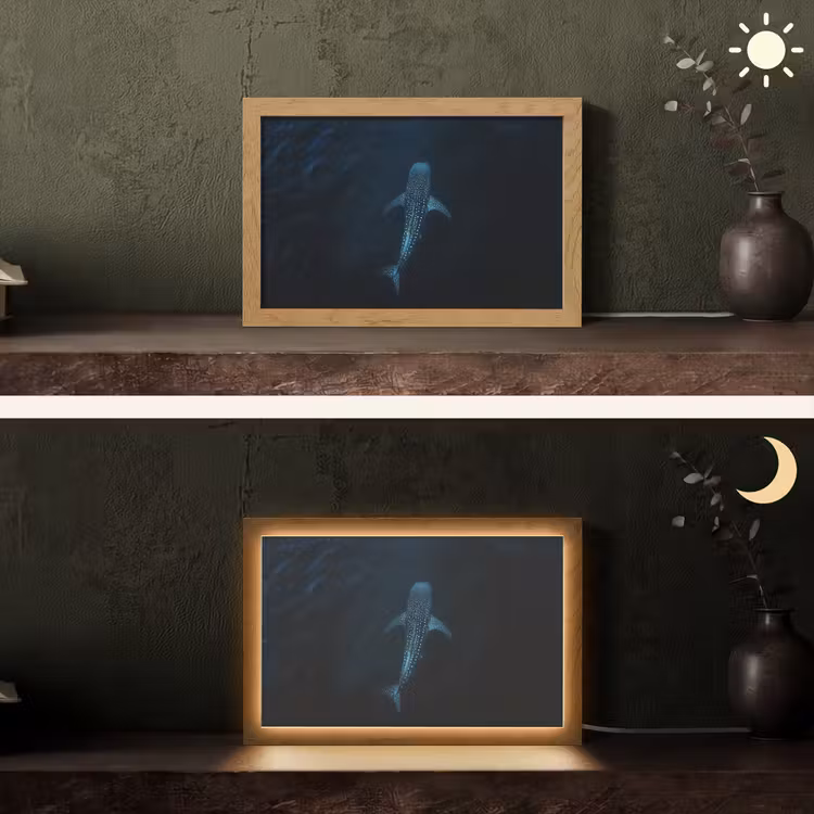 Oceaan - Walvishaai - Donkerblauw - Vlekken Light Box met kabel (Tafellamp) klein -sfeer3