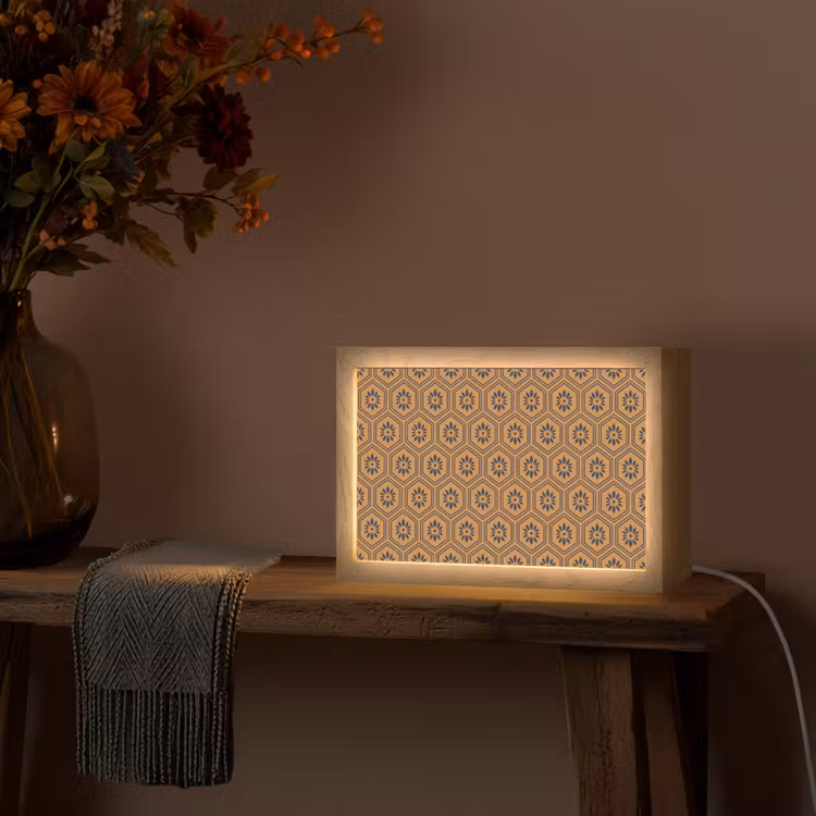 Okergeel - Patroon - Bloem - Donkerblauw Light Box met kabel (Tafellamp) klein 924 -sfeer4