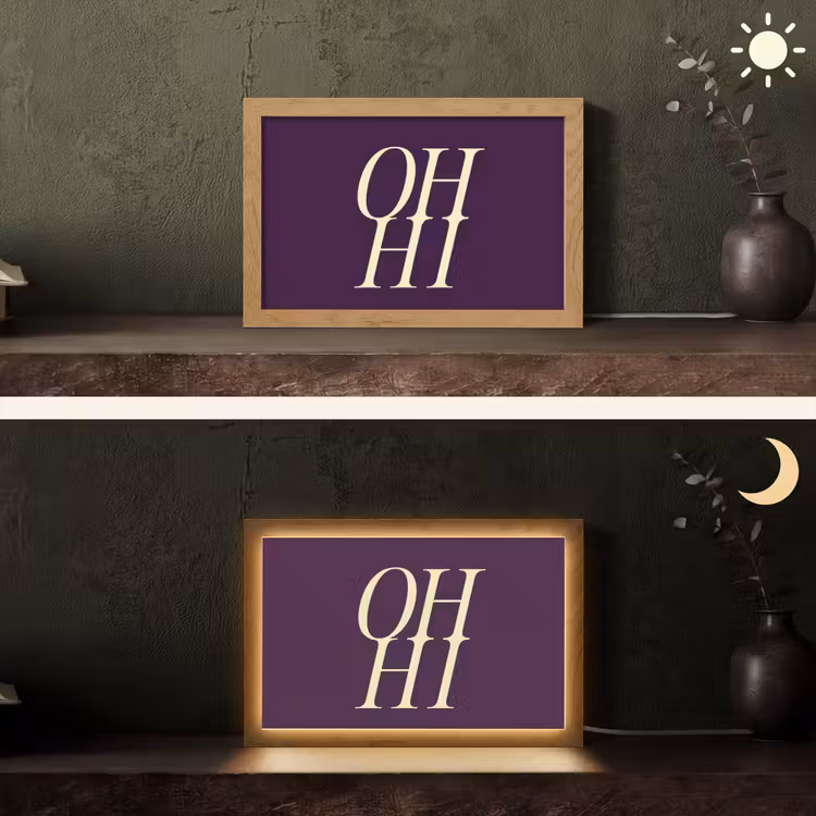 Oh hi - Paars - Minimalistisch Light Box met kabel (Tafellamp) klein -sfeer3
