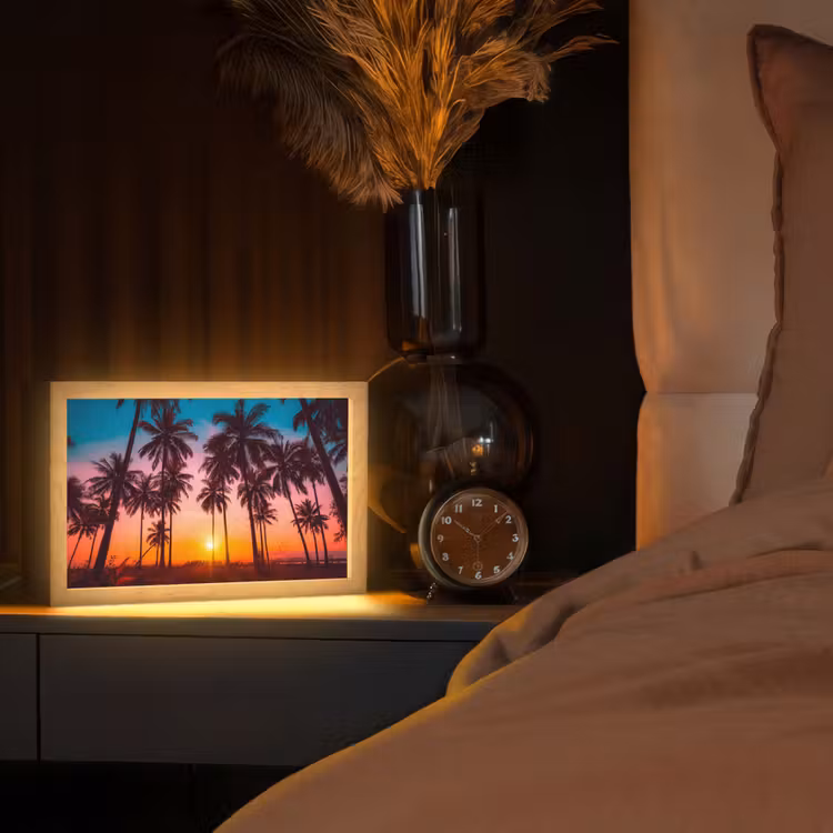 Palmboom - Zonsondergang - Horizon - Strand - Oranje - Roze Light Box met kabel (Tafellamp) klein -sfeer1