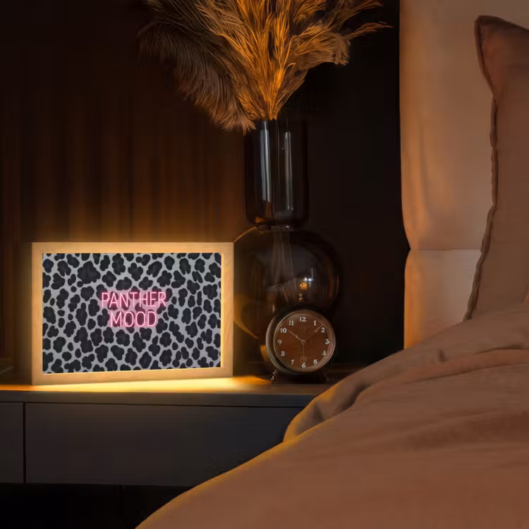 Panterprint - Zwart - Neonletters - Roze Light Box met kabel (Tafellamp) klein -sfeer1