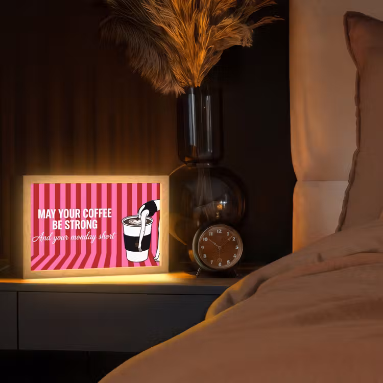 Roze - Strepen - Koffie - Maandag Light Box met kabel (Tafellamp) klein -sfeer1