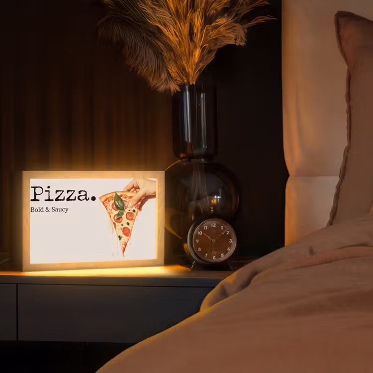 Pizza - Kaas - Pepperoni Light Box met kabel (Tafellamp) klein -sfeer1