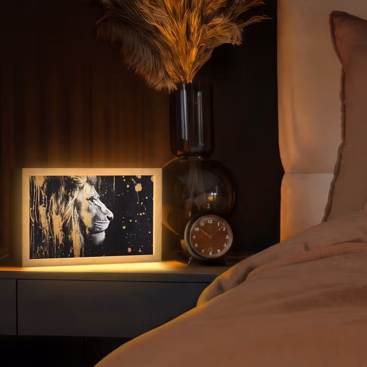 Portret - Leeuw - Abstract - Goud Light Box met kabel (Tafellamp) klein -sfeer1