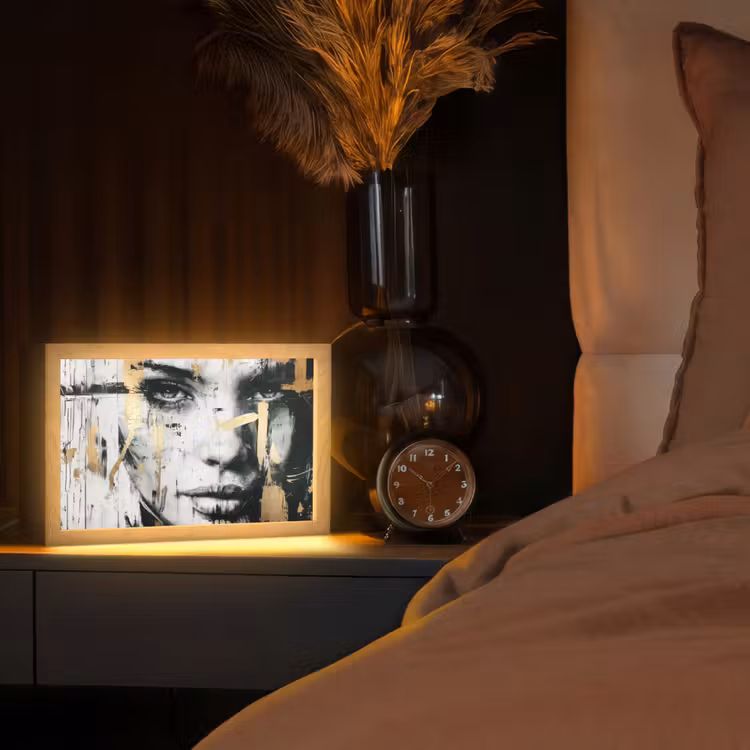 Portret - Vrouw - Penseelstreken - Goud Light Box met kabel (Tafellamp) klein -sfeer1