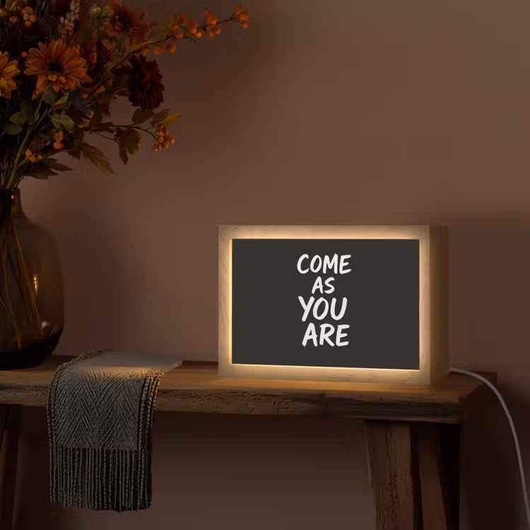 Quote - Zwart - Simpel Light Box met kabel (Tafellamp) klein -sfeer4