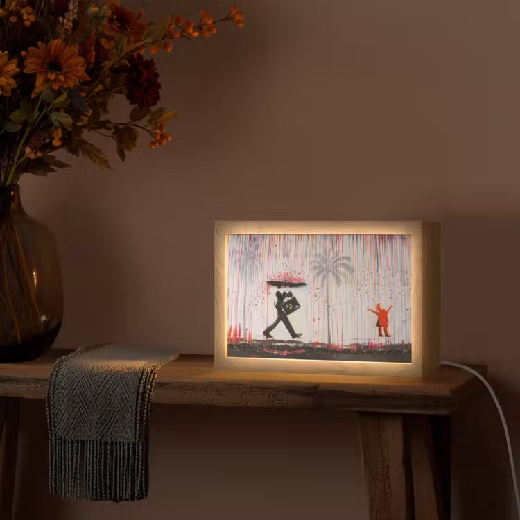 Regen - Graffiti - Man - Banksy Style Light Box met kabel (Tafellamp) klein -sfeer4