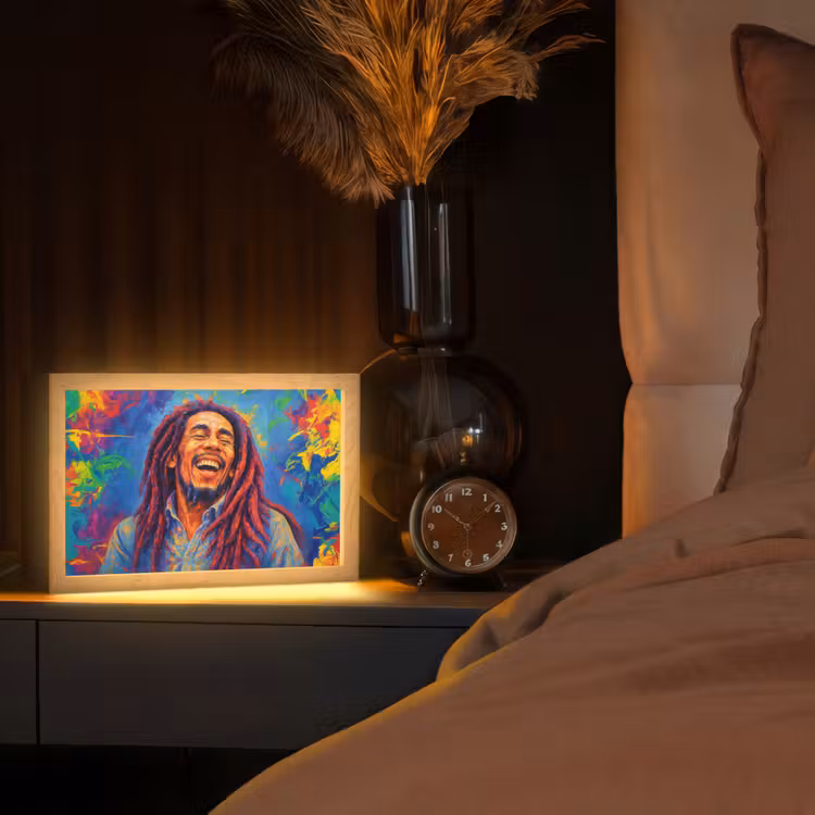 Regenboogkleuren - Man - schilderij Light Box met kabel (Tafellamp) klein -sfeer1