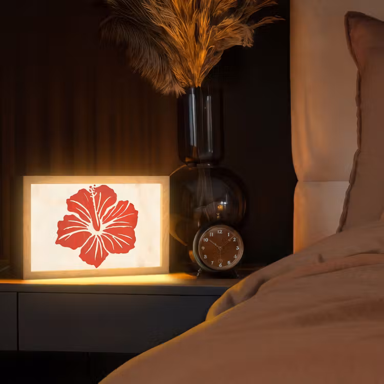 Rode hibiscusbloem - Textuur achtergrond - Beige Light Box met kabel (Tafellamp) klein -sfeer1
