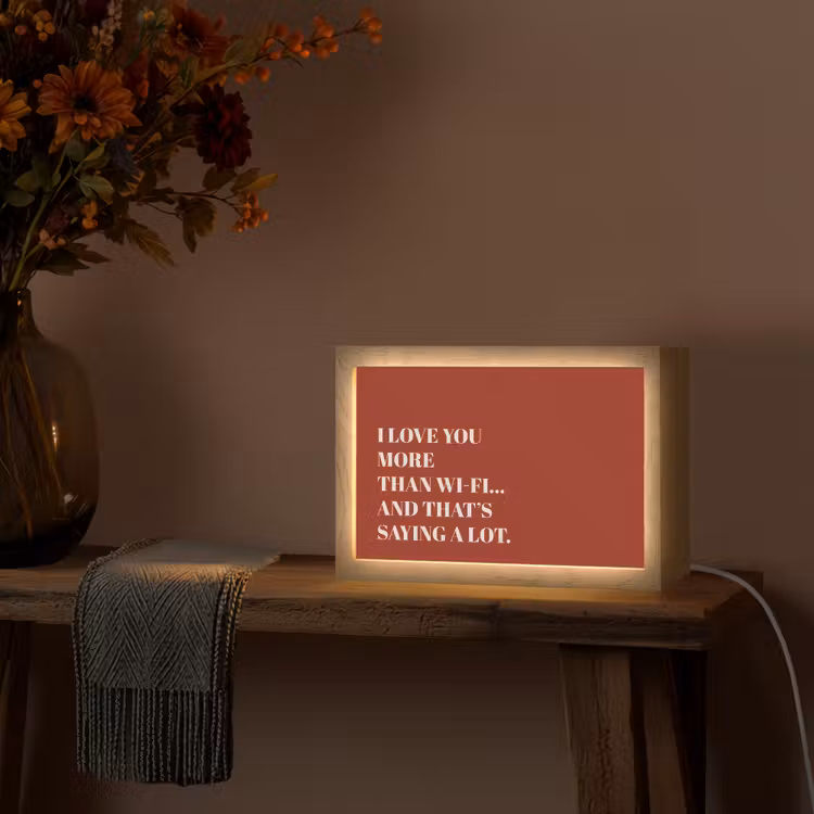 Rood - Quote - Liefde Light Box met kabel (Tafellamp) klein -sfeer4