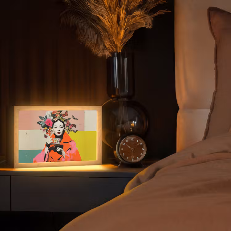 Retro - Vrouw - Kopje - Vlinders Light Box met kabel (Tafellamp) klein -sfeer1