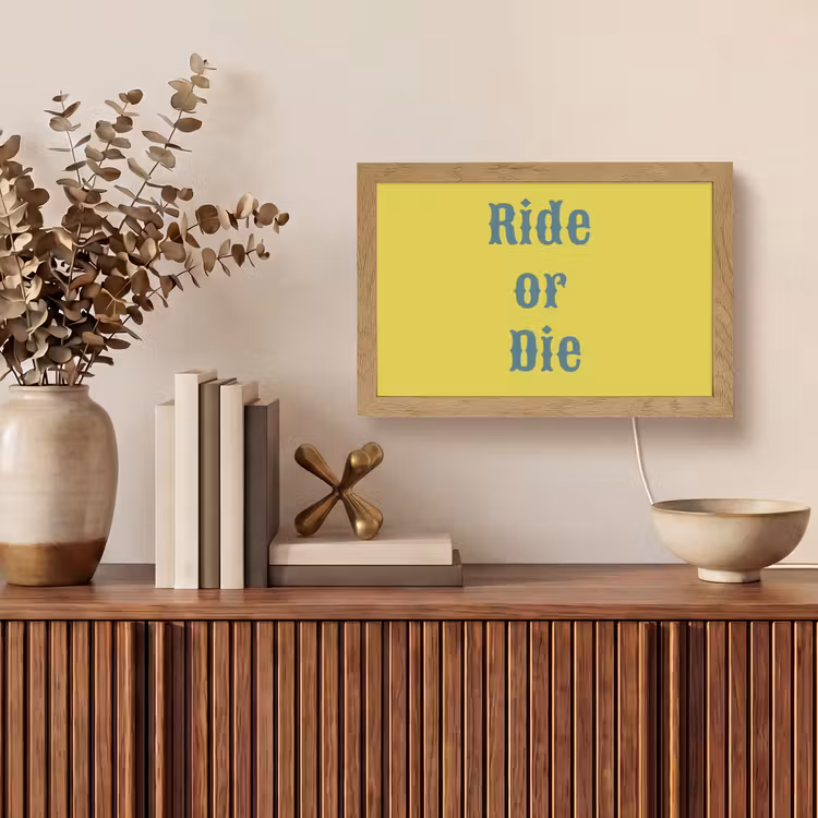 Ride or die - Geel - Blauw Light Box met kabel (Tafellamp) klein -sfeer2