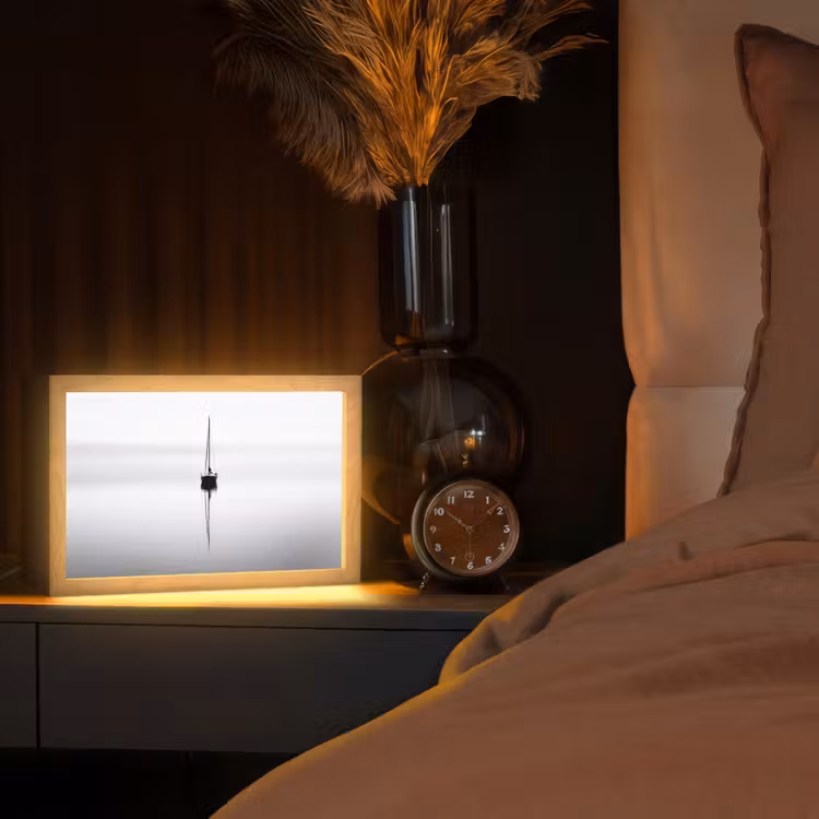 Zeilboot - Zwart - Water - Silhouet Light Box met kabel (Tafellamp) klein -sfeer1