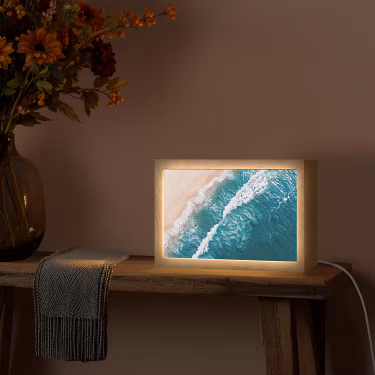 Zee - Strand - Golven - Natuur - Blauw Light Box met kabel (Tafellamp) klein -sfeer4