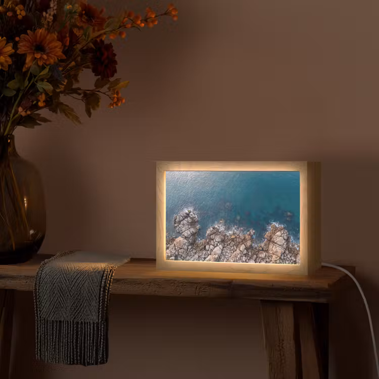 Zee - Kustlijn - Natuur - Abstract - Blauw Light Box met kabel (Tafellamp) klein -sfeer4