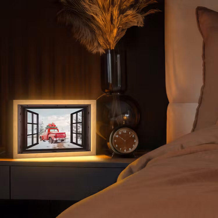Doorkijk - Auto - Rood - Cadeaus - Winterlandschap - Kerst Light Box met kabel (Tafellamp) klein -sfeer1
