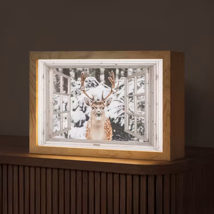 Doorkijk - Hert - Sneeuw - Winter - Bos - Dieren - Natuur Light Box met kabel (Tafellamp) klein -z3d_website