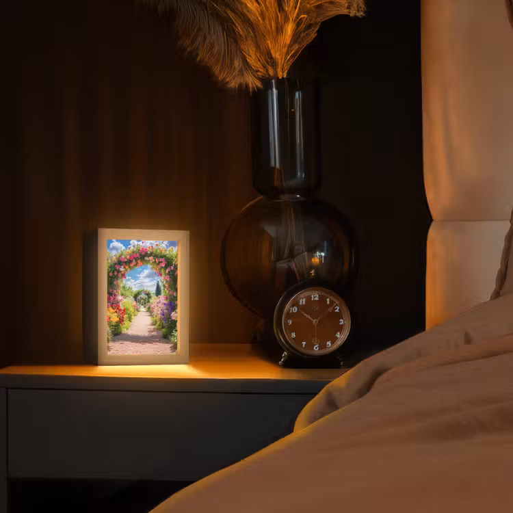 Doorkijk - Bloemen - Kleurrijk - Natuur Light Box met kabel (Tafellamp) klein -sfeer1