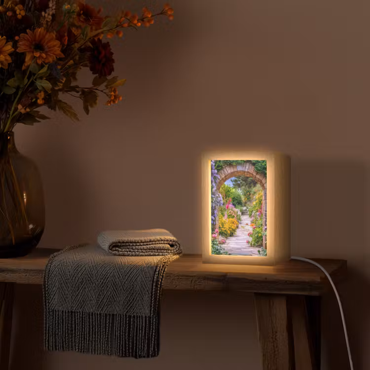 Doorkijk - Bloemen - Pad - Natuur Light Box met kabel (Tafellamp) klein -sfeer4