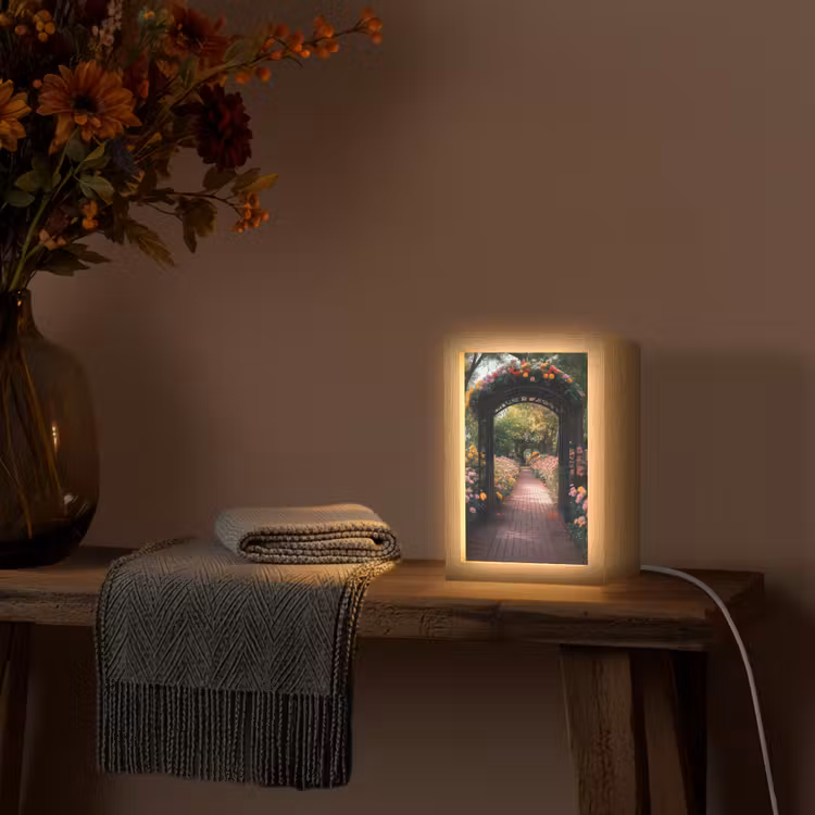 Doorkijk - Bloemen - Pad - Natuur - Kleurrijk Light Box met kabel (Tafellamp) klein -sfeer4