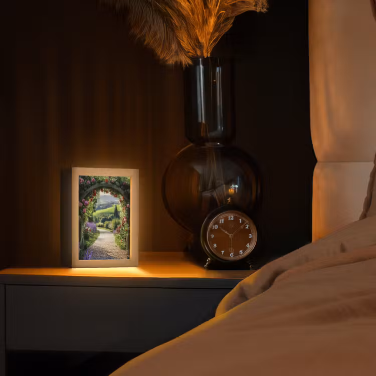 Doorkijk - Tuinboog - Bloemen - Natuur - Pad Light Box met kabel (Tafellamp) klein -sfeer1