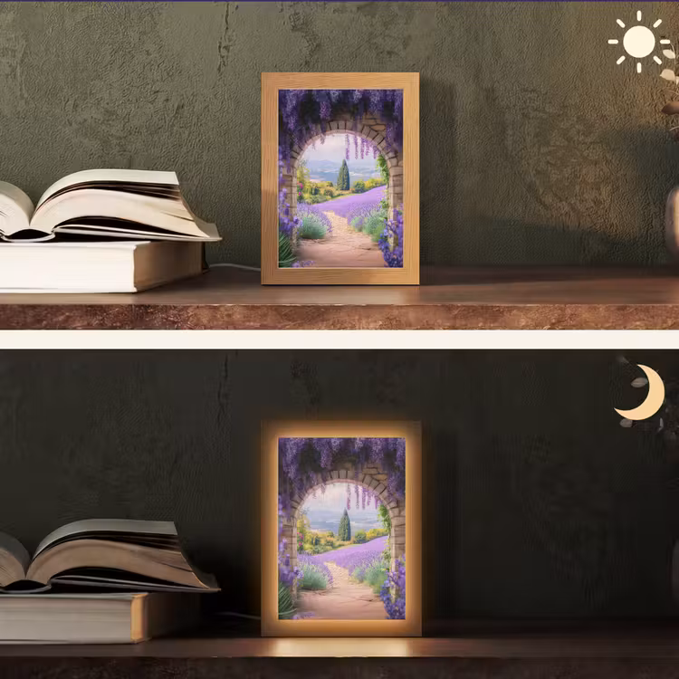 Doorkijk - Lavendel - Bloemen - Paars - Poort Light Box met kabel (Tafellamp) klein -sfeer3
