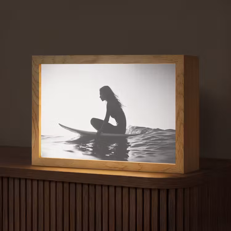 Silhouet - Vrouw - Surfplank - Water Light Box met kabel (Tafellamp) klein -z3d_website