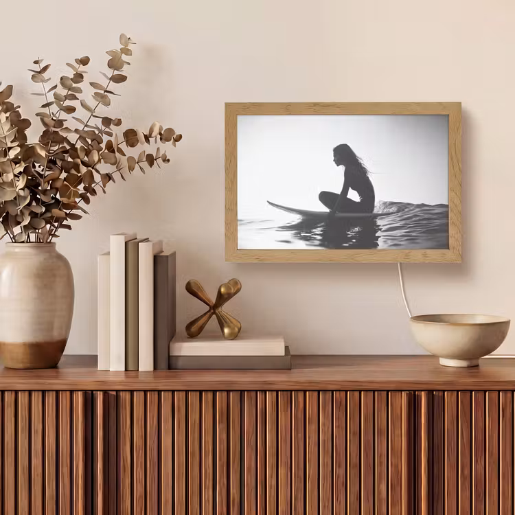 Silhouet - Vrouw - Surfplank - Water Light Box met kabel (Tafellamp) klein -sfeer2