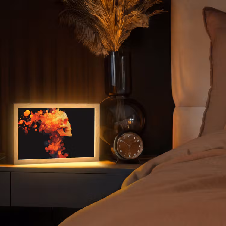 Schedel - Oranje - Zijaanzicht - Vlammen Light Box met kabel (Tafellamp) klein -sfeer1