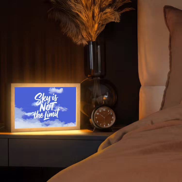 Sky is not the limit - Blauwe lucht - Wolken Light Box met kabel (Tafellamp) klein -sfeer1