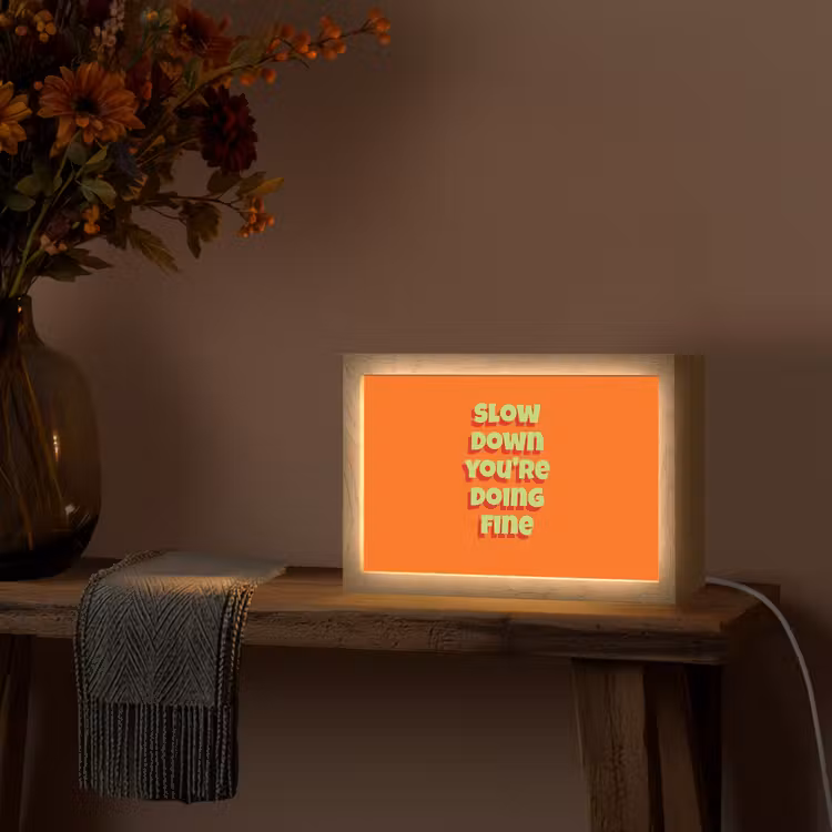 Slow down you're doing fine - Oranje - Simple Light Box met kabel (Tafellamp) klein -sfeer4