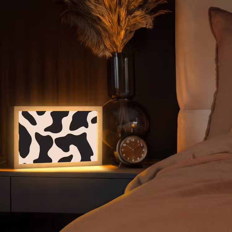 Vlekkenpatroon - Koe - Beige Light Box met kabel (Tafellamp) klein -sfeer1
