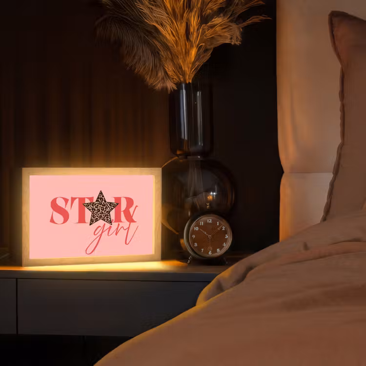 Star girl - Roze - Panter - Ster Light Box met kabel (Tafellamp) klein -sfeer1