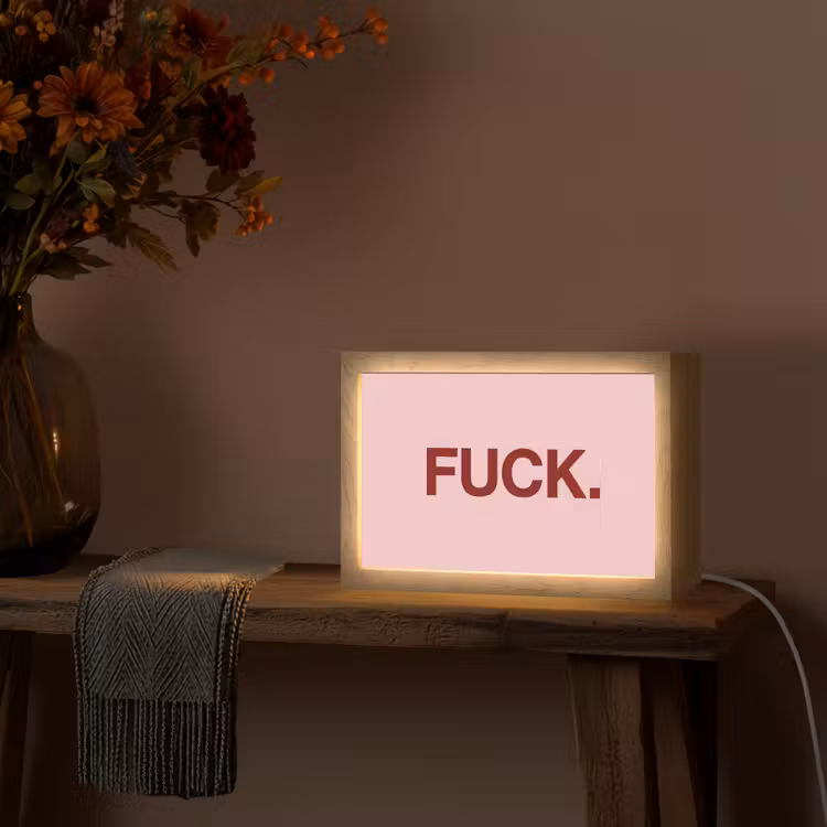 Statement - Krachtig - Roze Light Box met kabel (Tafellamp) klein -sfeer4